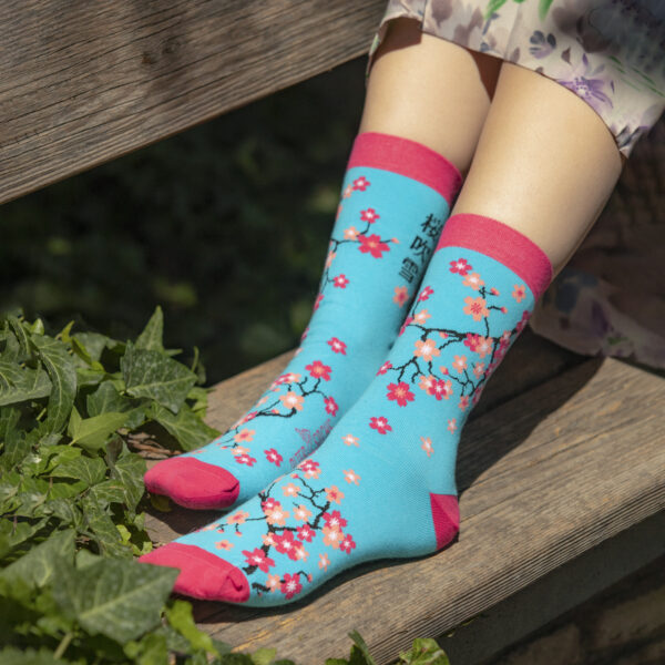 Chaussettes AlterSocks fleurs de cerisier, élégantes et confortables, fabriquées avec des matériaux de haute qualité