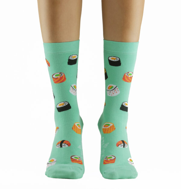 Chaussettes vertes fantaisie avec dessins de sushis, parfaites pour un style unique.