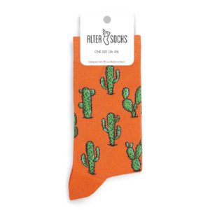 Chaussettes originales avec motifs de cactus verts sur fond orange lumineux